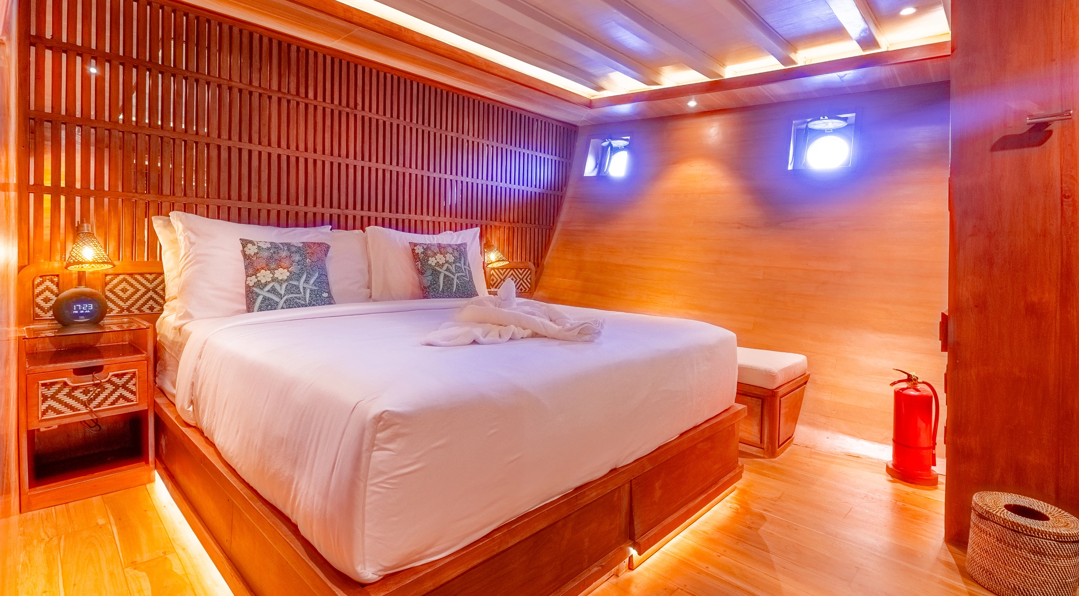 Deluxe Cabin (Baracuda & Dolphin)4 1