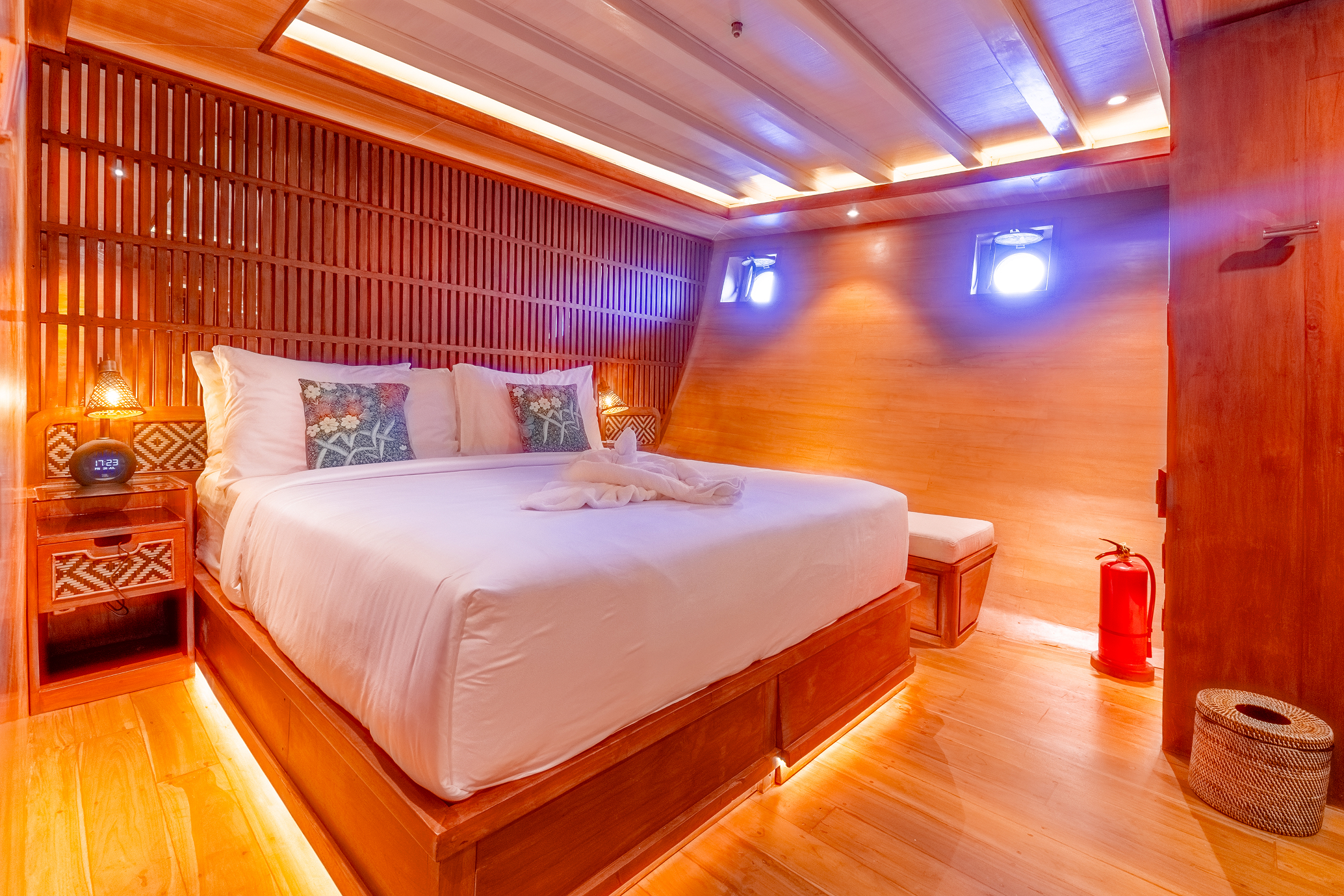 Deluxe Cabin (Baracuda & Dolphin)4