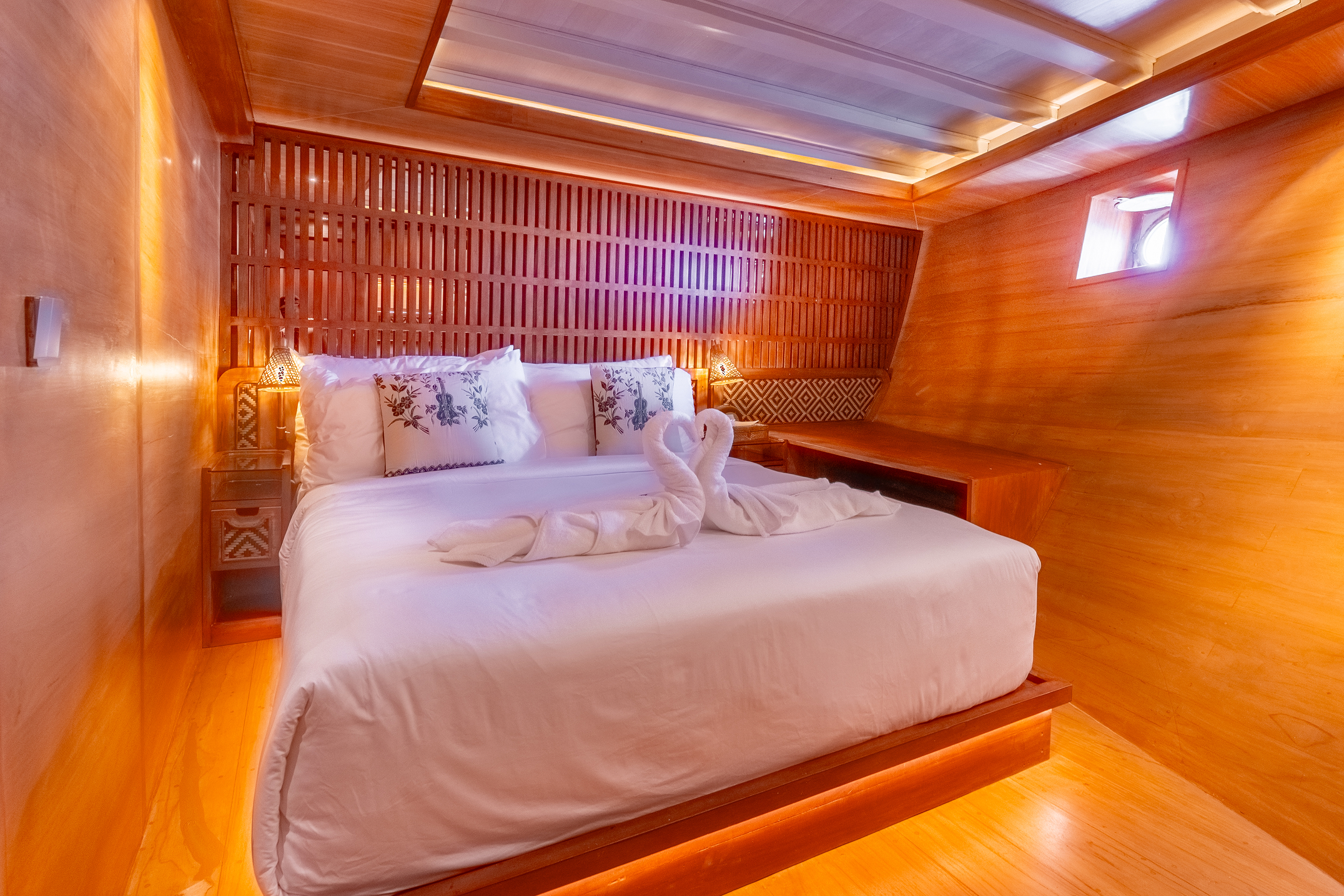 Deluxe Cabin (Clownfish, Jellyfish)4 1